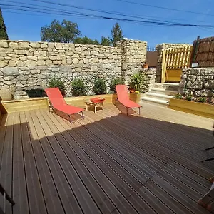 Couette-café Chez Daniele Avec Jacuzzi Et Terrasse Privee, Murs (Vaucluse)